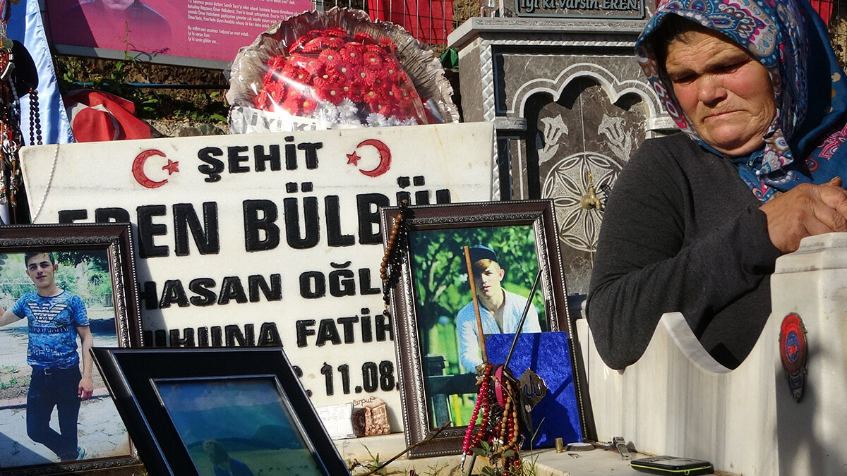 Şehit Eren Bülbül’ün annesi: Yüreğimiz yerinden çıkıyor, yarın olsun diye bekliyoruz