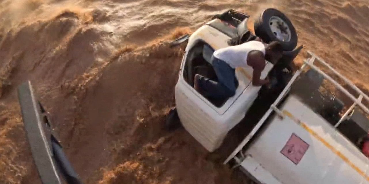 Selde saatlerce mahsur kaldı, helikopterle böyle kurtarıldı
