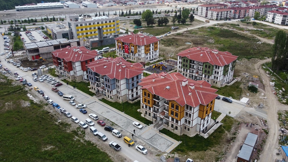 Sinop’ta hak sahibi afetzedelere konutları teslim edildi