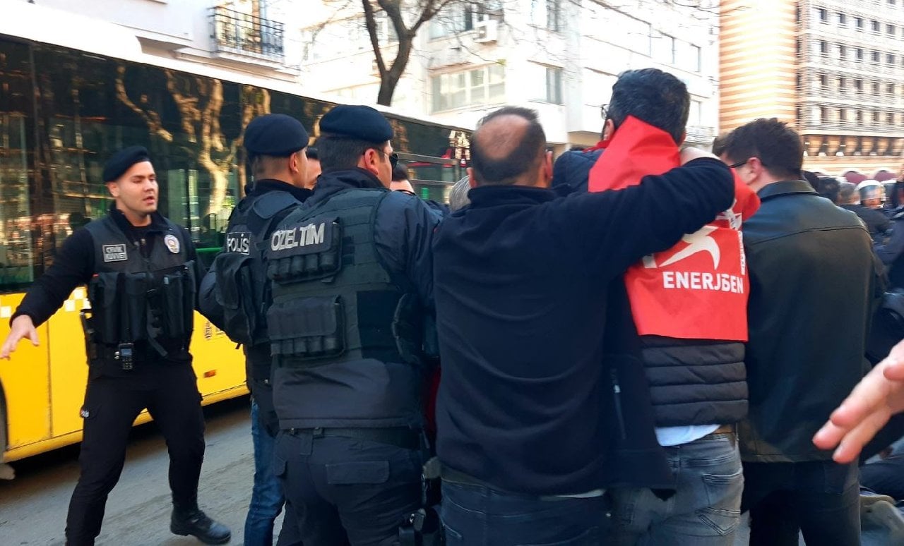 Taksim’e çıkmak isteyenlere polis izin vermedi, gözaltılar var