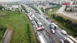 TEM Ankara Yolu Üzerinde TIR Yan Yattı, Yol Kapandı