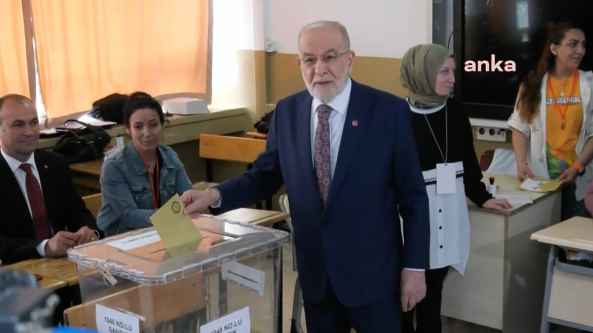 Temel Karamollaoğlu oy kullanmaya eşi ile birlikte gitti
