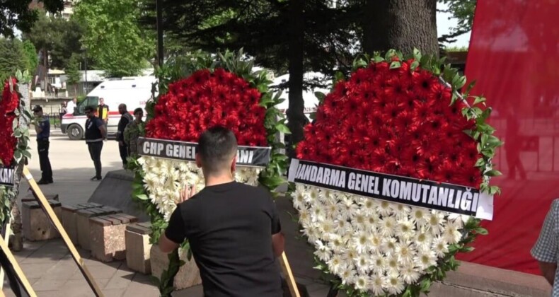 Tokat’ta şehit yakınları Kemal Kılıçdaroğlu’nun çelengini parçaladı