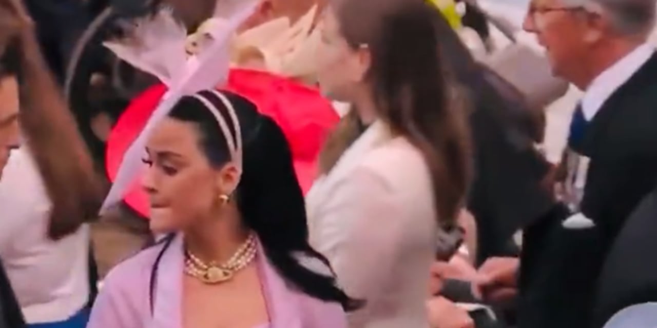 Törende yerini bulamayan şarkıcı sosyal medyanın diline düştü: ‘Hayatta yolumu bulmaya çalışıyorumdur’