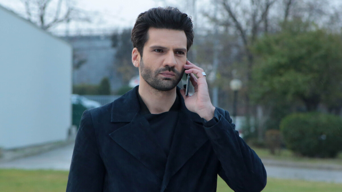 Yargı dizisinin Ilgaz’ı Kaan Urgancıoğlu’nun sevgilisi Burcu Denizer güzelliğiyle mest etti “Ceylin kıskanır”