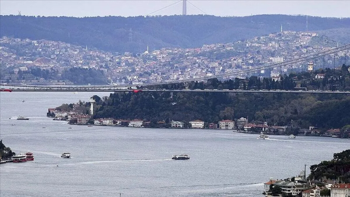 Yelken yarışı nedeniyle İstanbul Boğazı’nda gemi trafiği çift yönlü durduruldu