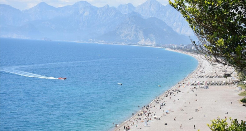 Yılın ilk dört ayında Antalya’ya gelen turist sayısı turizmde rekor sinyali veriyor