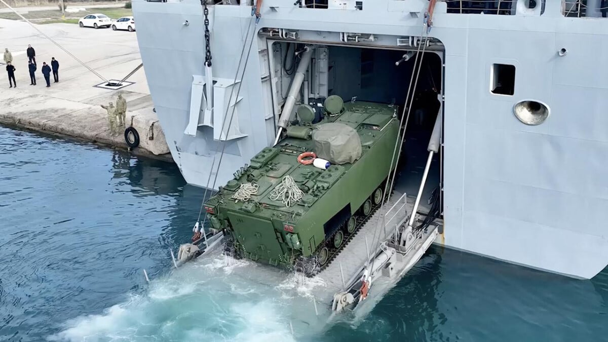 Zırhlı Amfibi Hücum Aracı TSK’ya teslim edildi