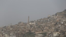 Zorunlu olmadıkça dışarı çıkılmamalı! Mardin, Şırnak ve Siirt’te toz taşınımı etkili