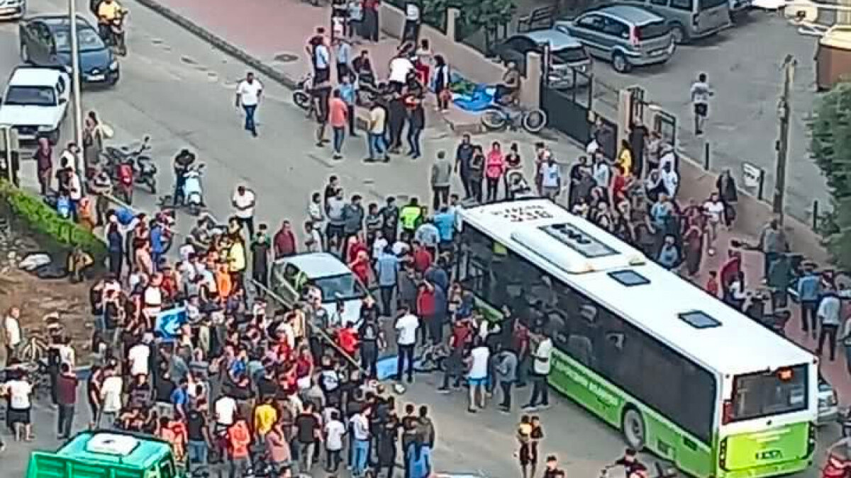 Adana’da belediye otobüsü ile motosiklet çarpıştı: 1 ölü