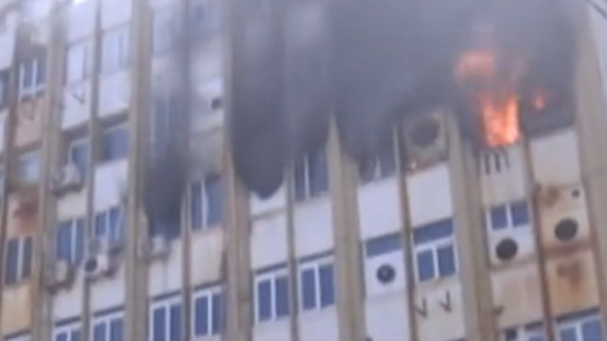 Adana’daki kuyumcu atölyesi alevlere teslim oldu