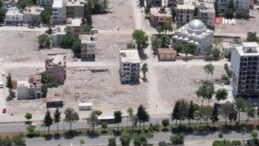 Adıyaman’da depremin ardından meydanda binaların olduğu alan boş kaldı