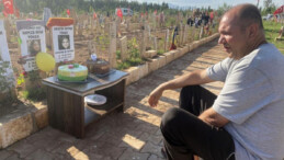 Adıyamanlı depremzede baba, kaybettiği kızının doğum gününü mezarının başında kutladı