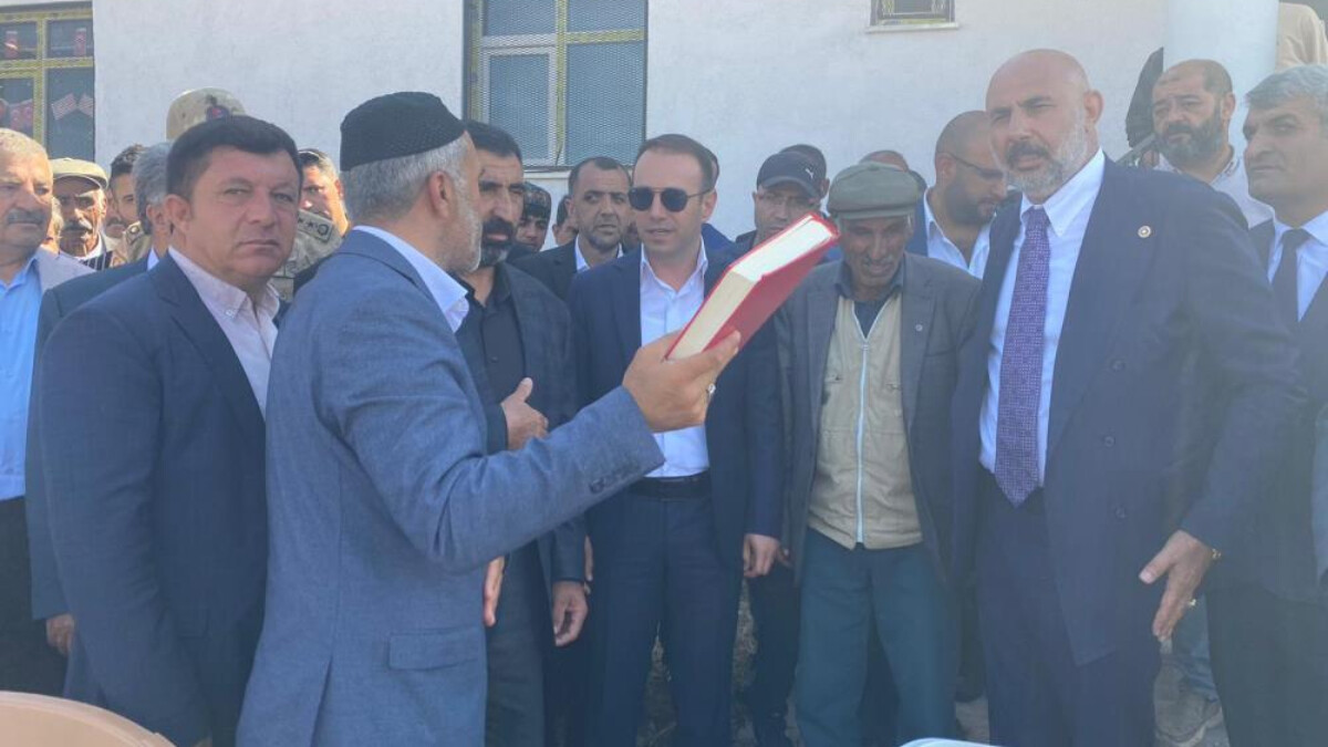 Ağrı’da kan davası, yüzlerce kişinin katıldığı törenle son buldu