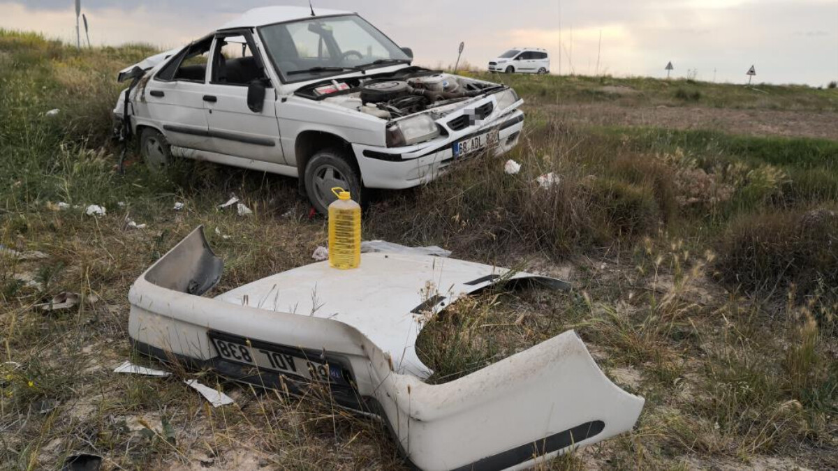 Aksaray’da iki aracın çarpıştığı kazada 1’i ağır 3 kişi yaralandı