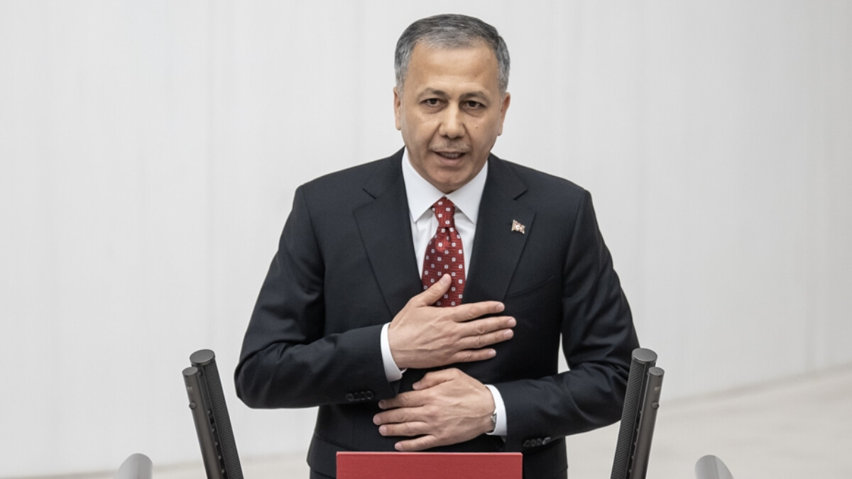 Ali Yerlikaya paylaştı! Aranan 3 bin 97 kişi eş zamanlı operasyonla yakalandı