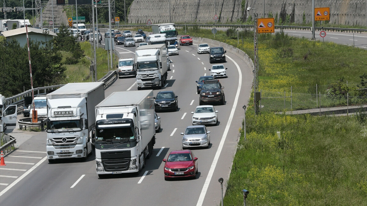 Anadolu Otoyolu’nun Bolu geçişinde bayram trafiği başladı