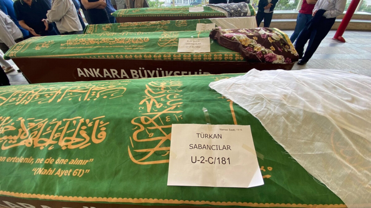 Ankara’da böcek ilacından zehirlenen anne-kız toprağa verildi