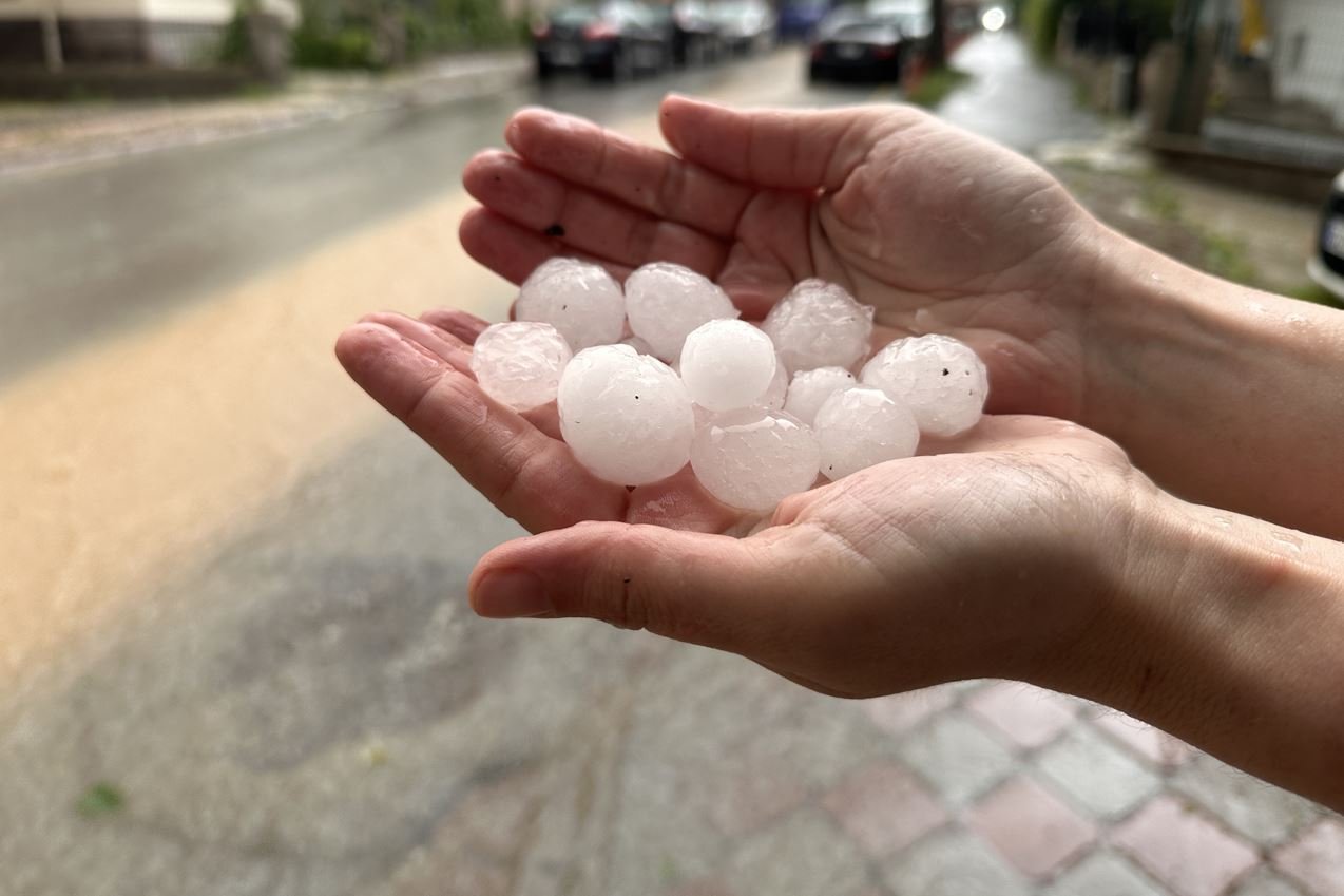 Ankara’da Ceviz Büyüklüğünde Dolu Yağdı