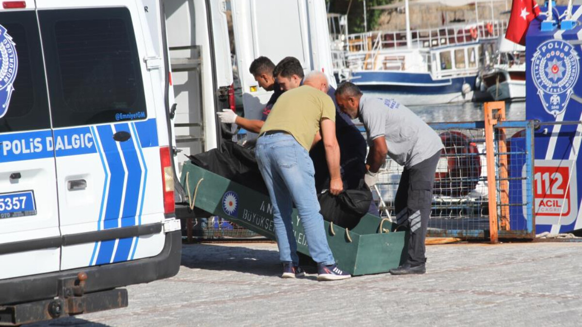 Antalya’da denizde erkek cesedi bulundu