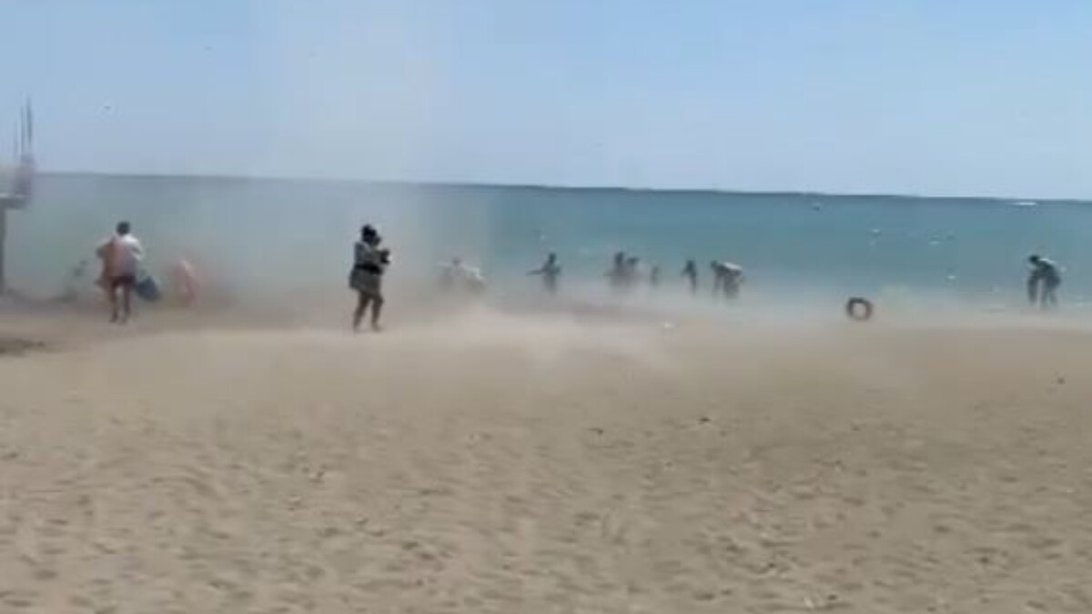 Antalya’da sahilde hortum! Tatilciler neye uğradığını şaşırdı