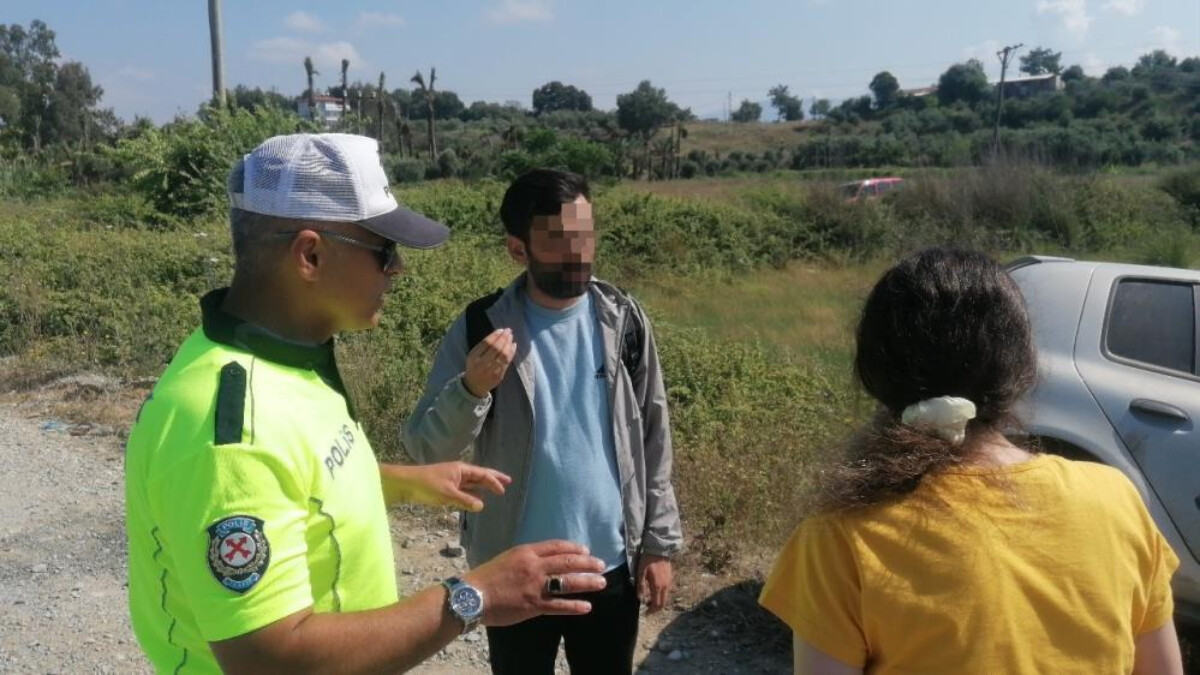 Antalya’da seyir halindeki araçta kavga eden çiftin kazası kamerada
