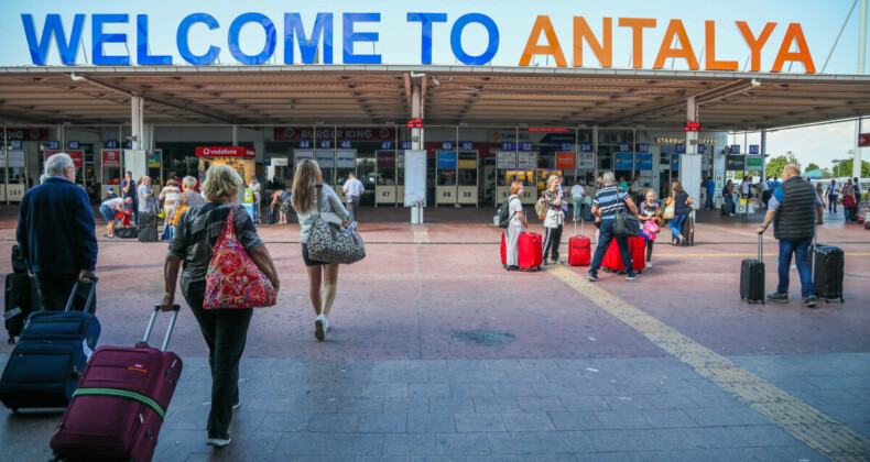 Antalya’da yeni rekor kırıldı! Bir günde 86 bin 278 kişi geldi