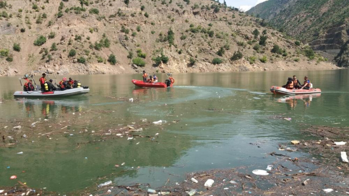 Artvin’de Çoruh’a düşen sürücüden haber alınamıyor