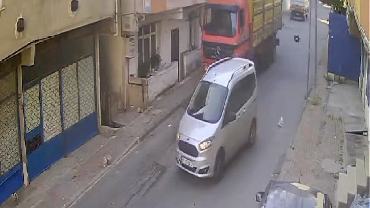 Avcılar’da seyir halindeki arabadan kadını yol kenarına atıp kaçtı