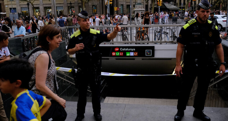 Barselona’da art arda bomba ihbarları: Merkez metro boşaltıldı