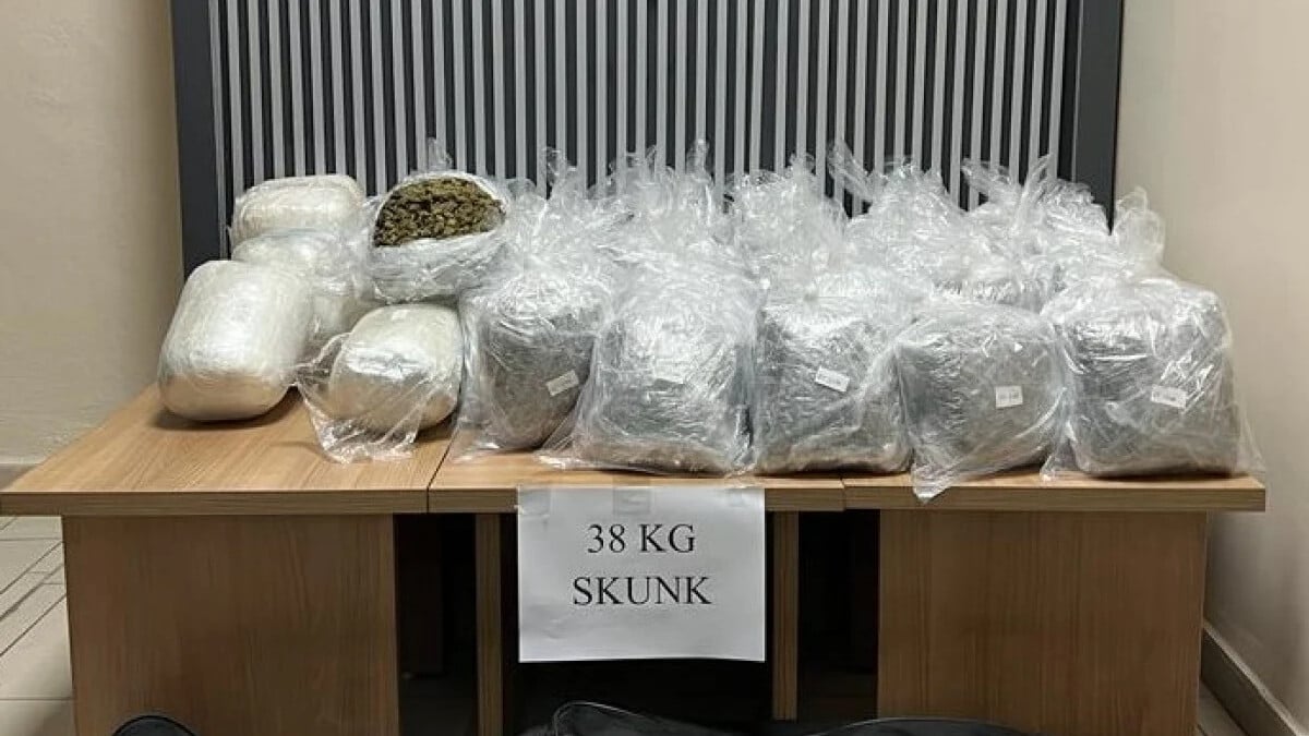 Batman’da polisin ‘dur’ ihtarına uymayan otomobilden 38 kilo uyuşturucu ele geçirildi