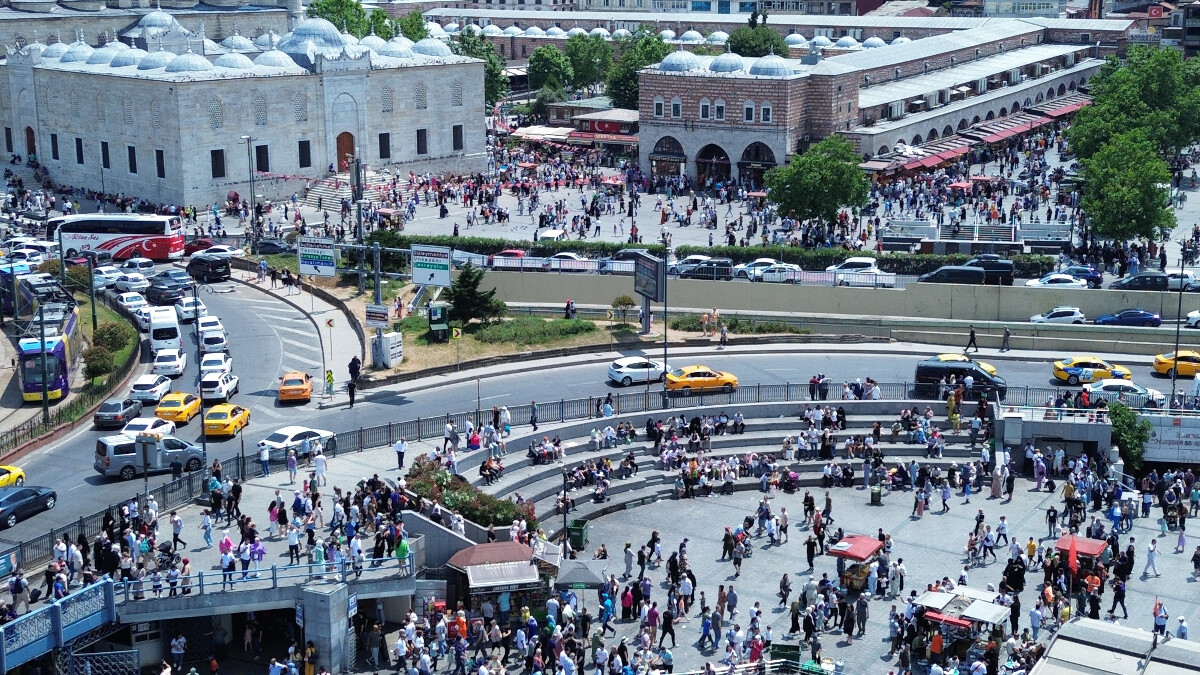 Bayramın 3’üncü günü Eminönü’nde yoğunluk başladı