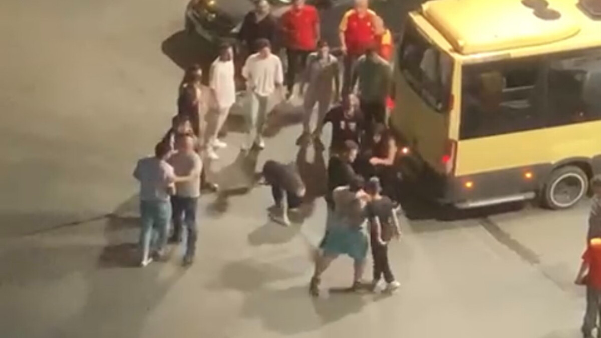 Beyoğlu’nda kadını darbeden saldırganlar, müdahale edenleri ezmeye çalıştı