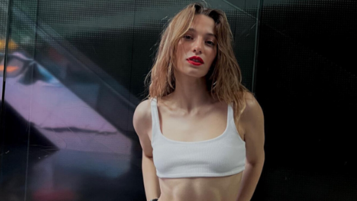 Bikinili pozlarıyla büyüledi.. Sümeyye Aydoğan’ın cesur pozları Instagramı salladı!