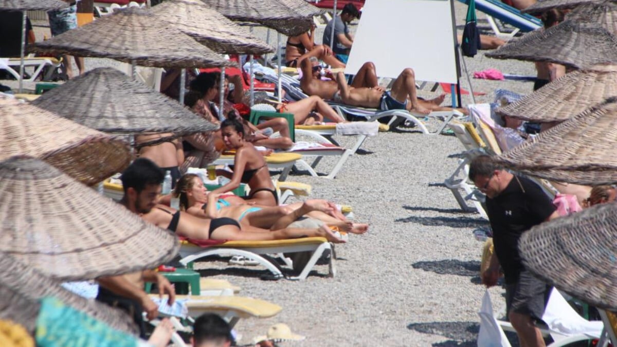 Bodrum sahilleri dolmaya başladı