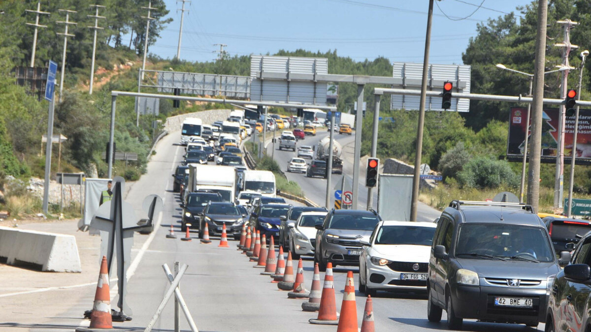 Bodrum’a akın var! 4,5 günde 100 bin araç geldi