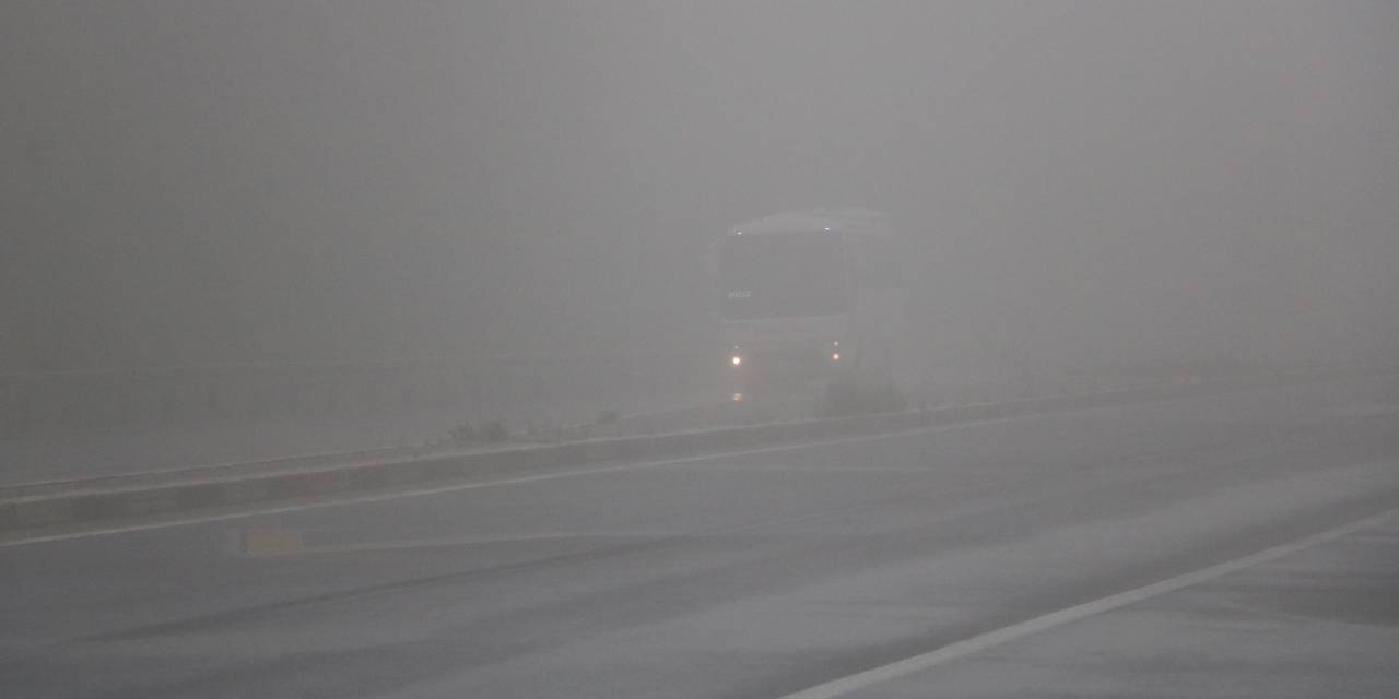 Bolu’da göz gözü görmüyor… Görüş mesafesi 20 metreye kadar düştü