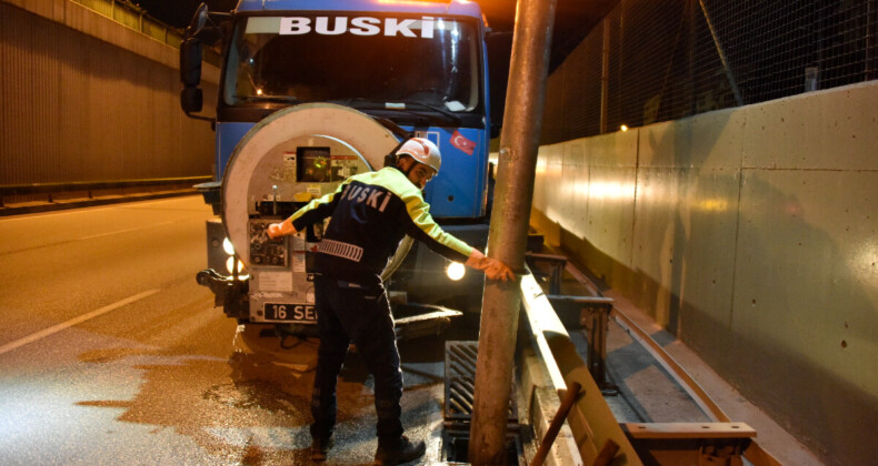 Bursa Büyükşehir Belediyesi BUSKİ ekipleri gece gündüz çalışıyor