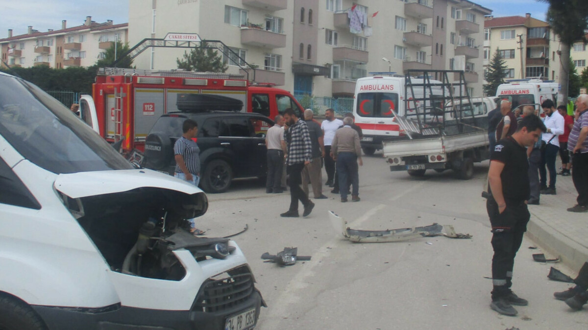 Bursa’da bankaya para götüren araç kaza yaptı