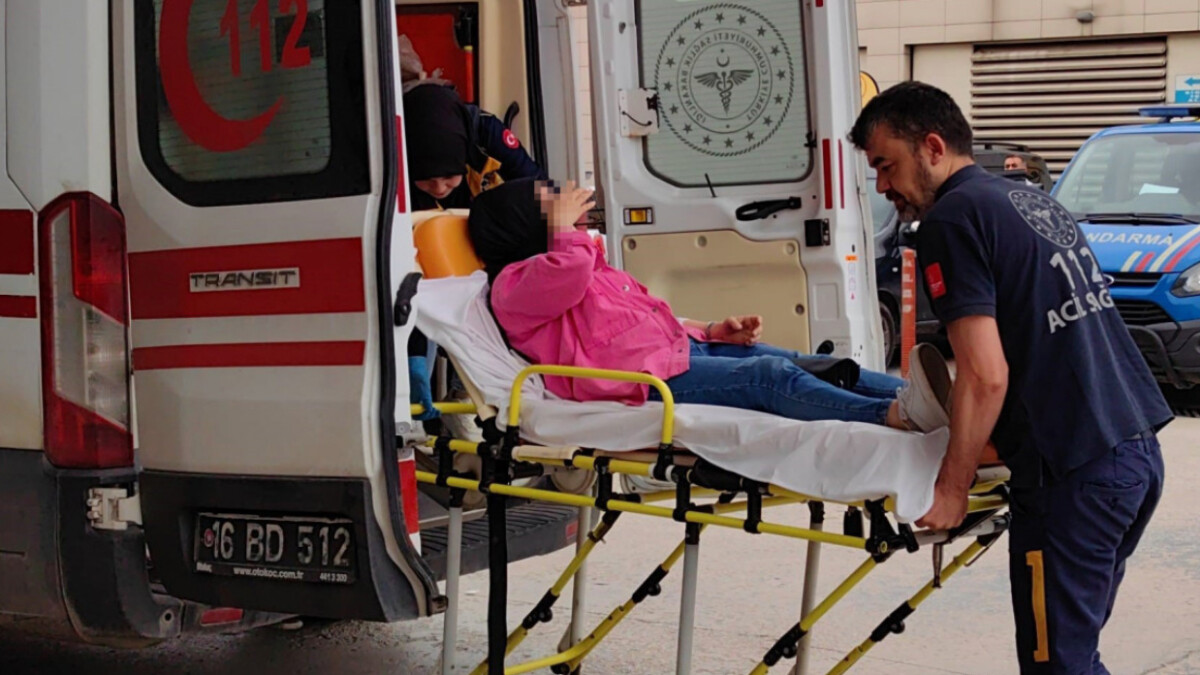 Bursa’da barışmak için buluştuğu eşini bıçakladı