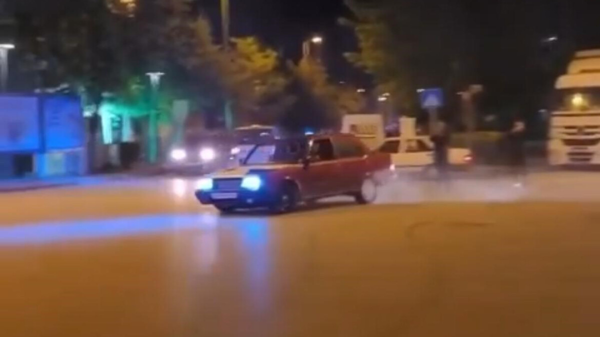 Bursa’da çevredekileri umursamayan otomobil sürücüsü dakikalarca drift attı