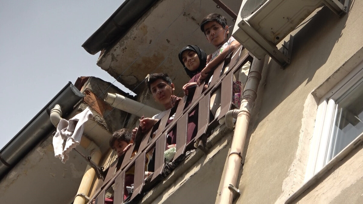 Bursa’da ev sahibinin kilitlediği kiracıyı itfaiye ekipleri kurtardı