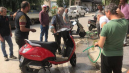 Bursa’da motosikletin içinden 1 metrelik yılan çıktı