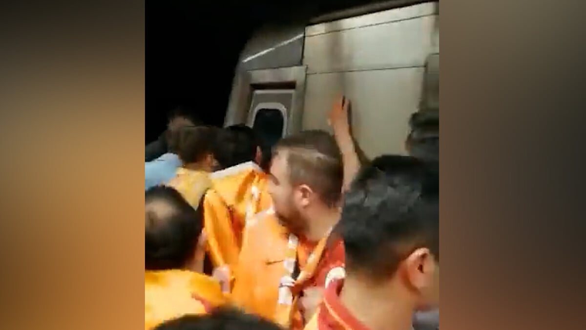 Büyük derbi öncesi metrolar durdu: Taraftarlar isyan etti