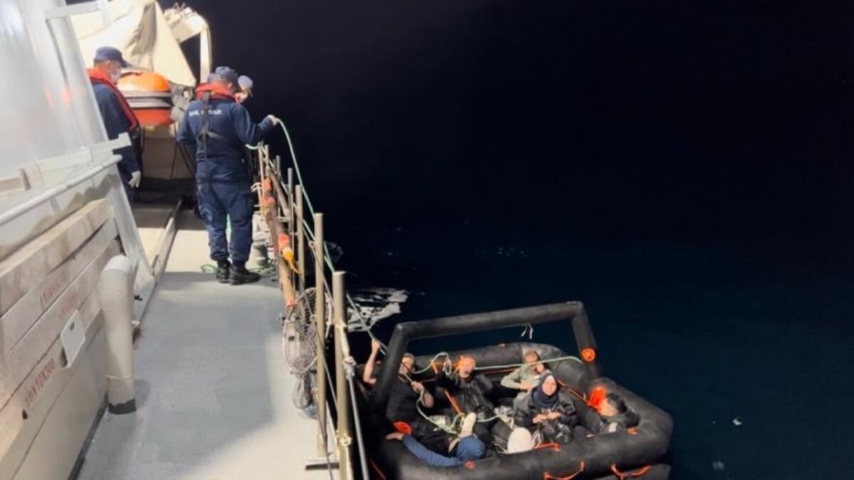 Çanakkale’de Yunan unsurlarınca ölüme terk edilen göçmenler kurtarıldı