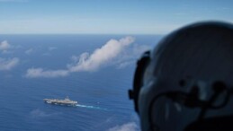 Çin sosyal medyasında anında yayıldı! H-6K jeti Amerikan uçak gemisine kilitlendi