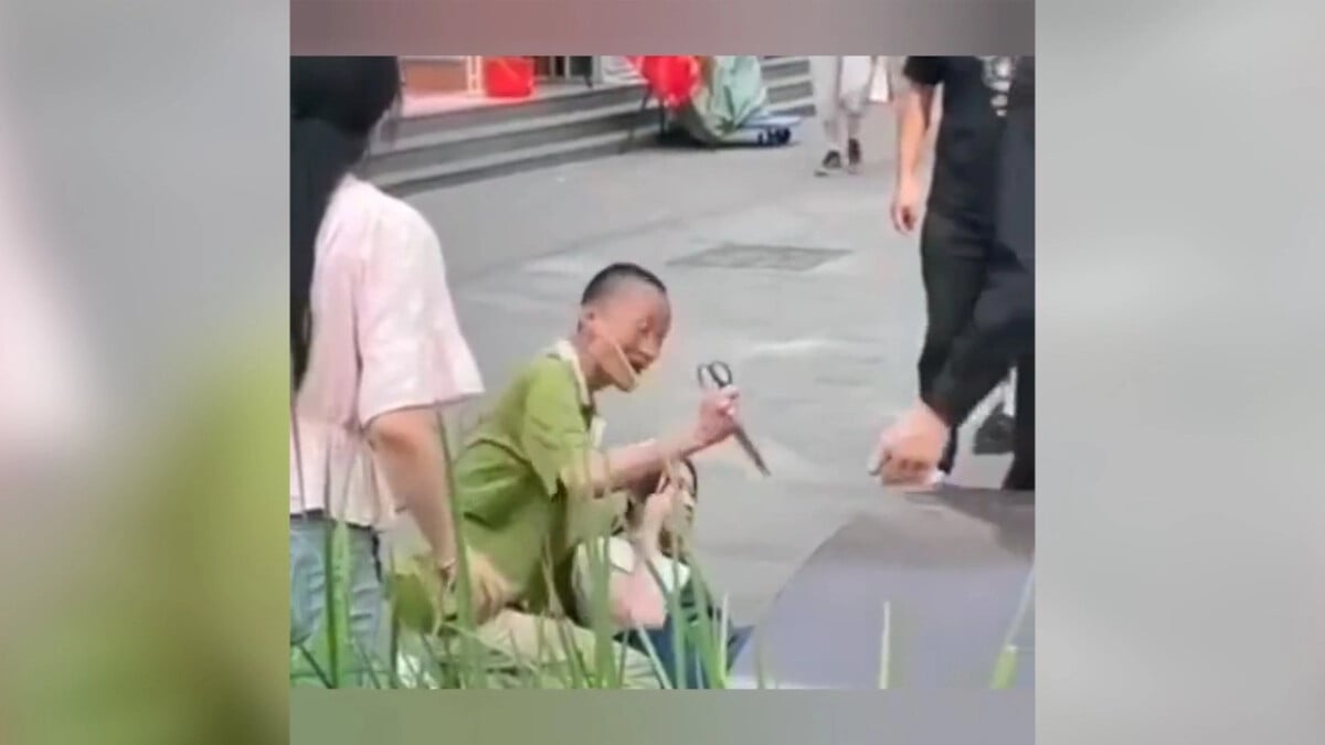 Çin’de genç kızı rehin alan şahıs kürekle etkisiz hale getirildi