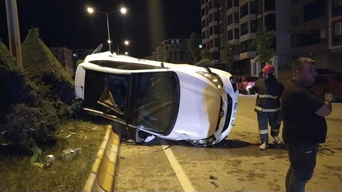 Çorum’da iki otomobil çarpıştı: 3 yaralı