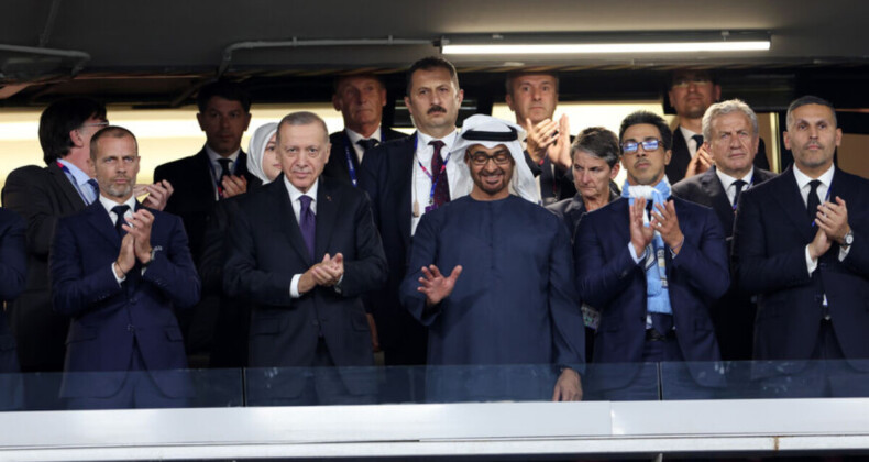 Cumhurbaşkanı Erdoğan, BAE ve Libya ile futbol diplomasisi yürüttü