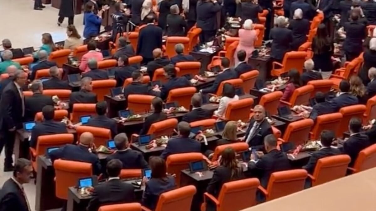Cumhurbaşkanı Erdoğan’ın Meclis Genel Kurulu’na gelişi sırasında muhalefet ayağa kalkmadı